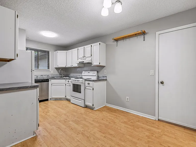 13316 Zenith Ln — Photo 9
