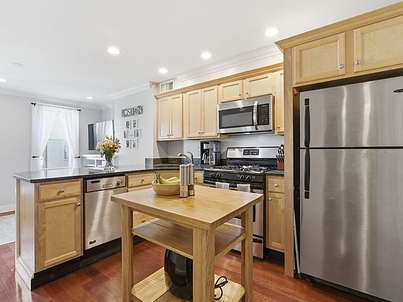 2nd image of 523 E 2nd St #5