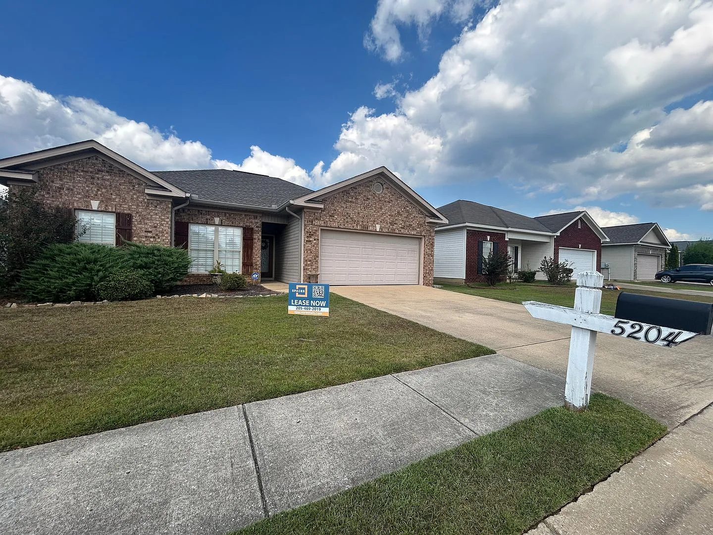 5204 Easton Ln — Photo 1
