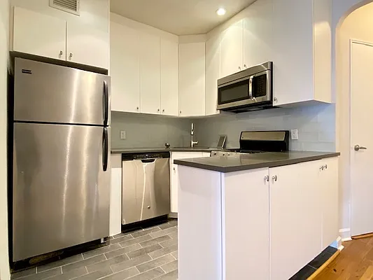 Rented by Metropolitan Equities | media 5