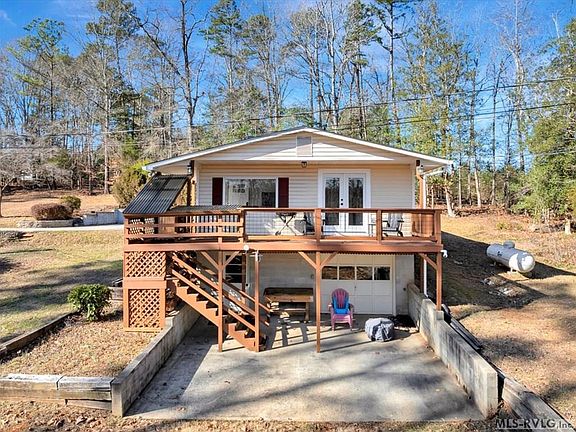 3rd image of 765 Hawthorne Dr