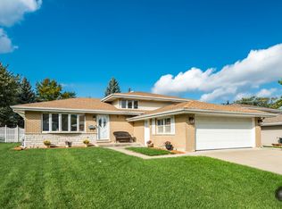 8908 S 85th Ave, Hickory Hills, IL 60457