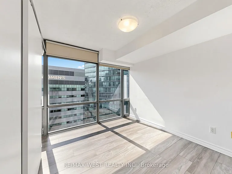 38 Grenville St #1203 — Photo 16