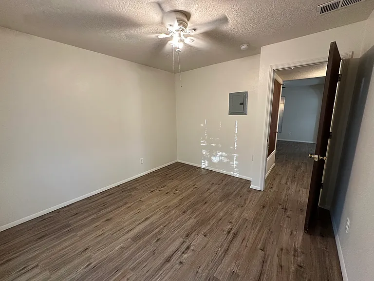 Updated Downtown 1 Bed w/ free WIFI & Gated Parking — Photo 69