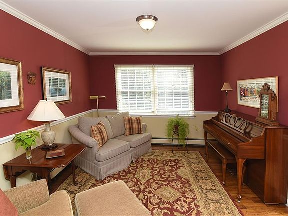 4th image of 13 Rockledge Dr