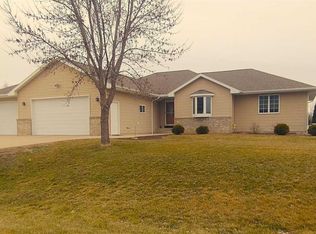 504 Valley View Dr, Courtland, MN 56021