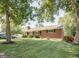 7412 Farnum St, Springfield, VA 22151