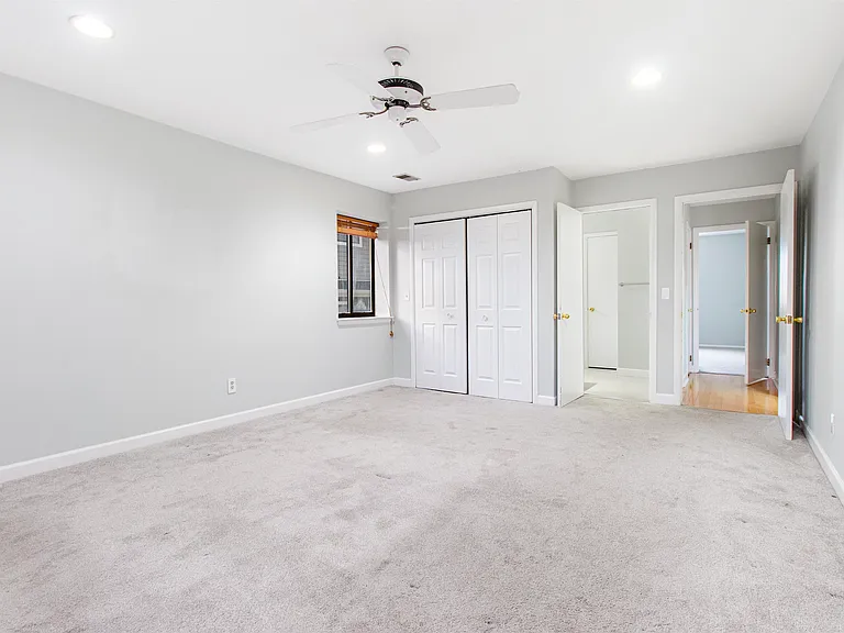 33 Green Valley Ct #33 — Photo 12