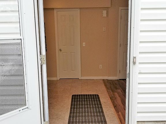 5th image of 215 Barlow Ave #2