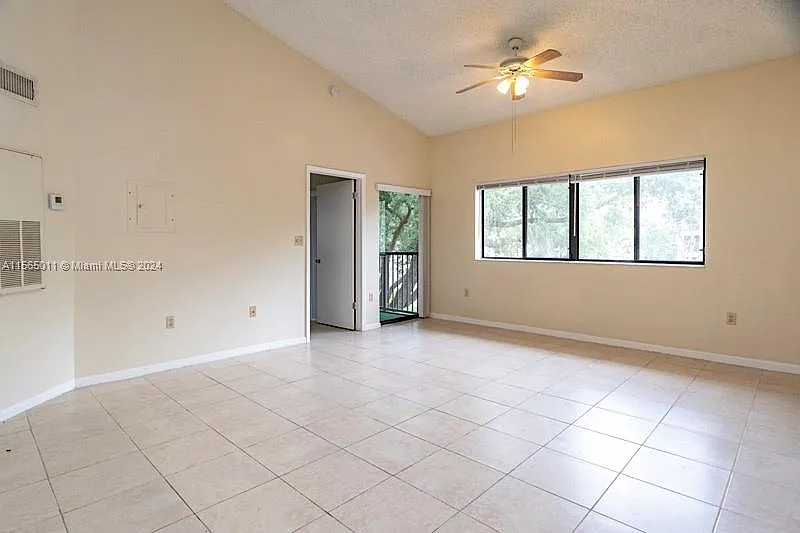 2 bed, 1000 sqft, $2,099 — Photo 2
