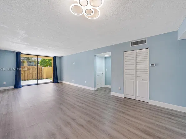 600 NW Northwest Blvd #214, Miami, FL 33126