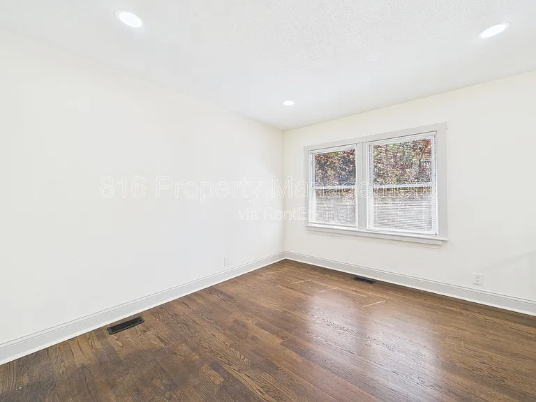 1406 N Ponca Dr — Photo 3