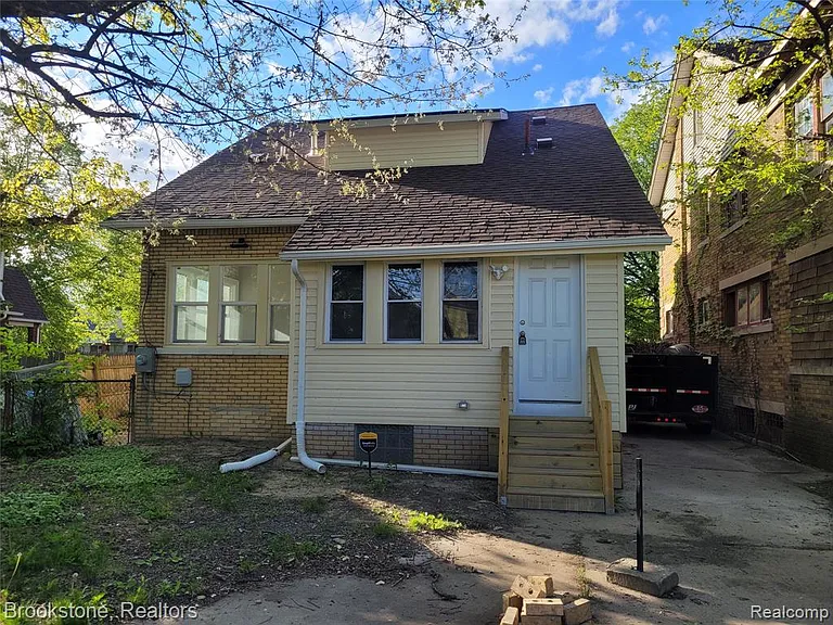 3241 Lawrence St — Photo 22