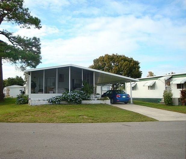 1st image of 848 Poinsettia St