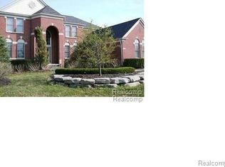 6942 Carrington Cir E, West Bloomfield, MI 48322