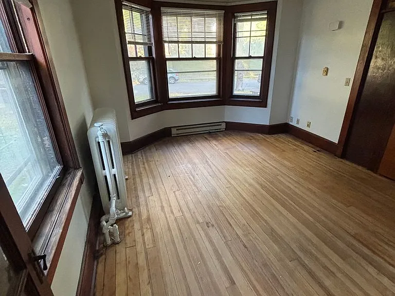 389 Maple Street — Photo 2