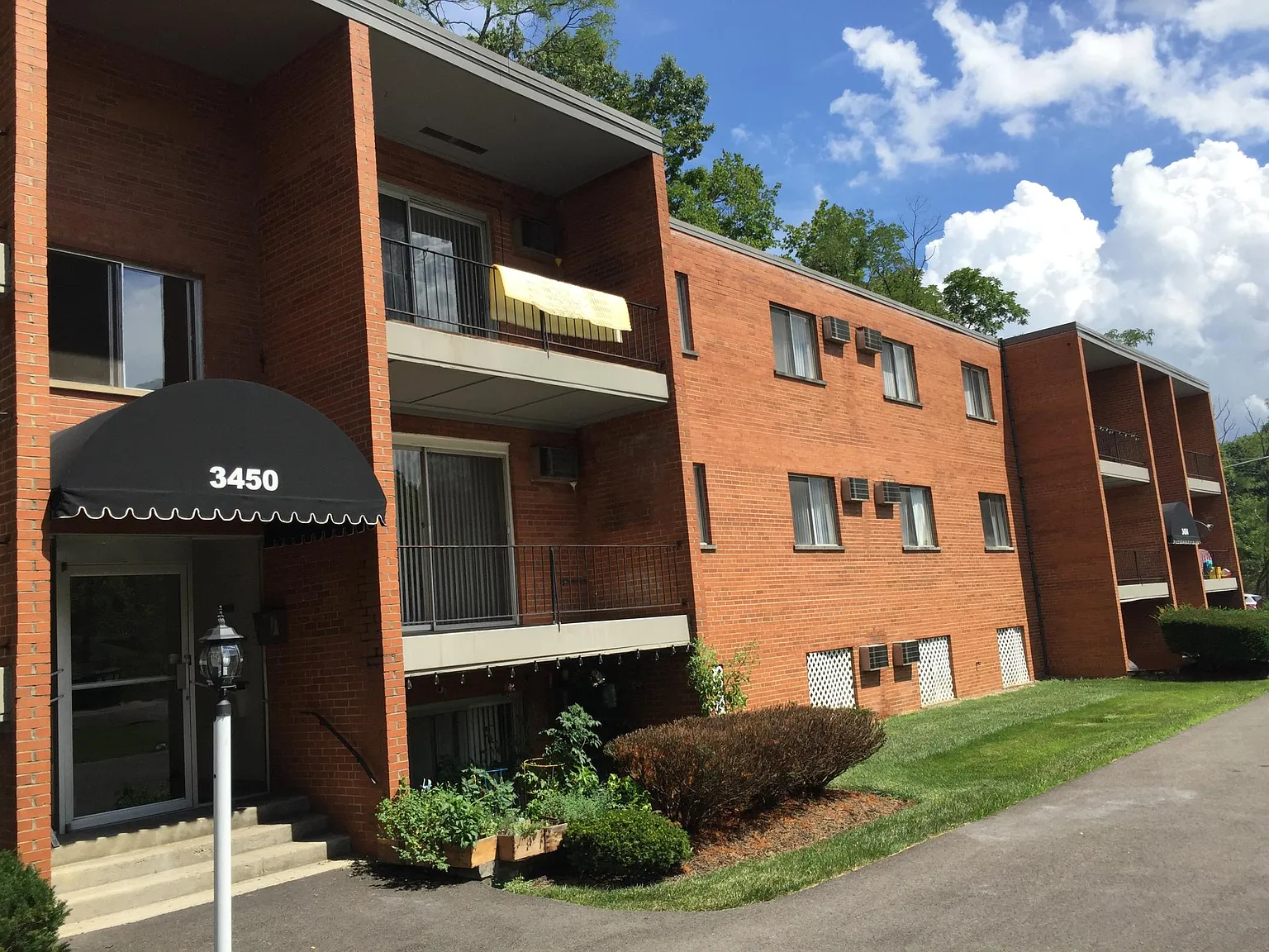 Grandin Bridge Apartments — Photo 2