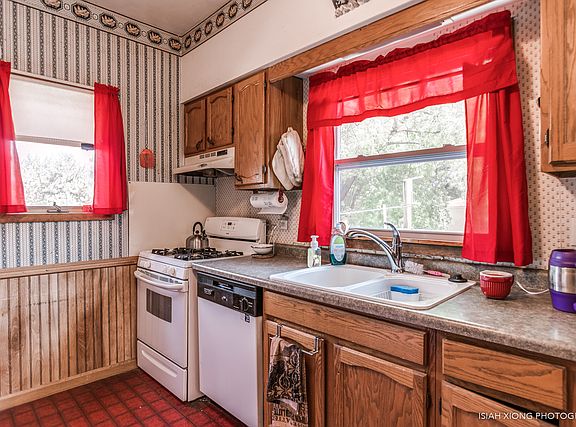3rd image of 723 Orchard Ave