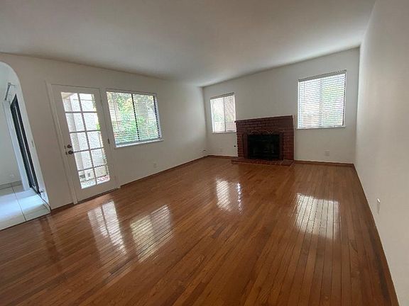 5th image of 130 Baroni Ave APT 40