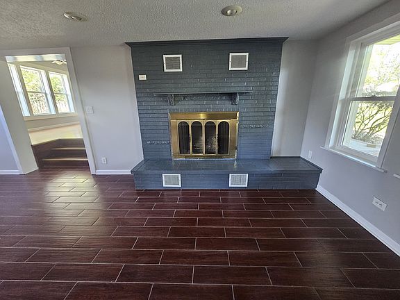 3rd image of 1301 Farris Ave