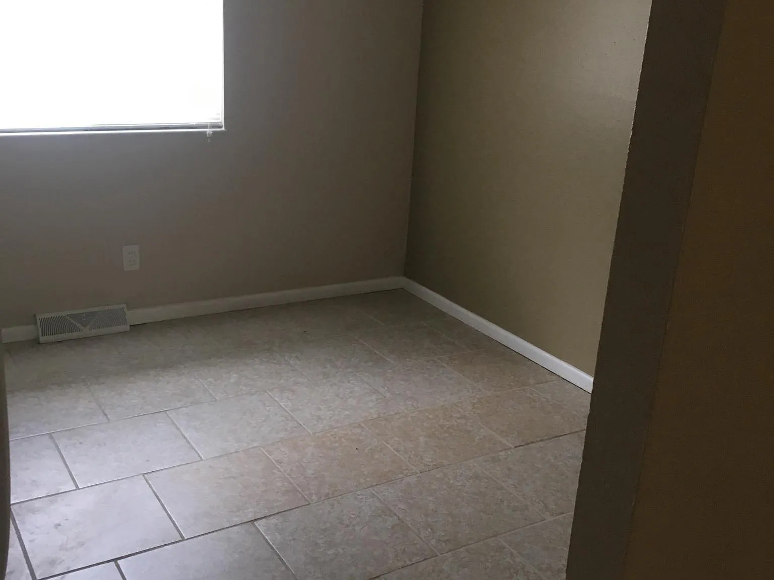 2 bed, 900 sqft, $1,095 — Photo 4