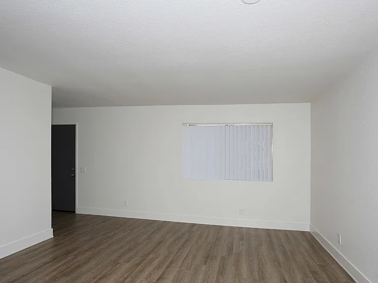 Lakehouse Apartments — Photo 25