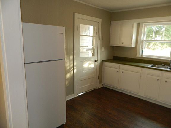 3rd image of 406 Harold King Dr