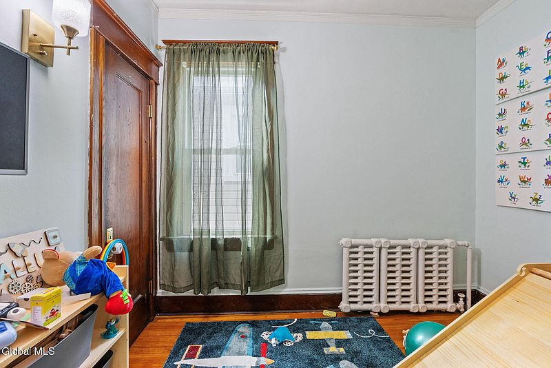 4th image of 553 Morris Street