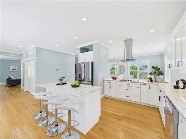 24 Marion St, Walpole, MA 02081