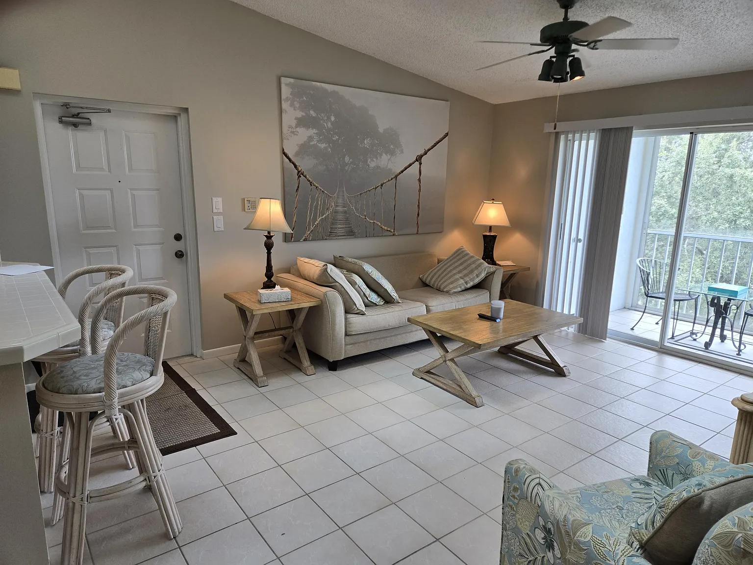 2 bed, 2.0 bath, 1018 sqft, $2,050 — Photo 3