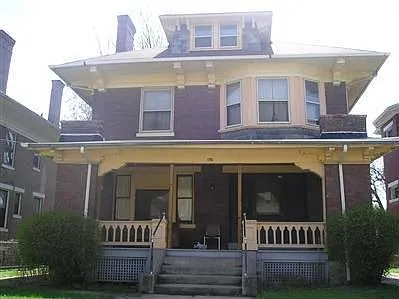 827 Lexington Ave photo 1