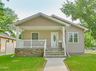 1431 Walnut St, Grand Forks, ND 58201