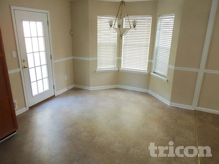 76 White Pines Ln — Photo 4