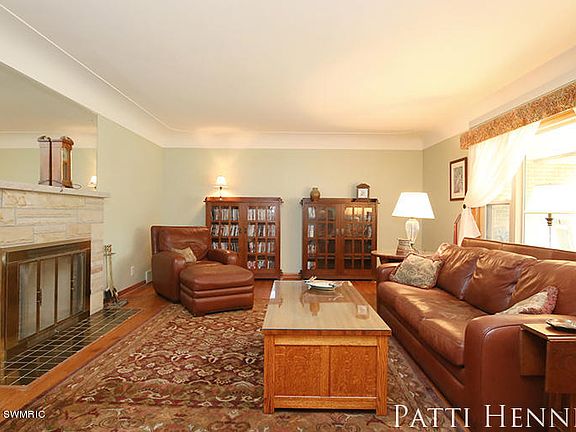 3rd image of 53 Crestwood Dr NW