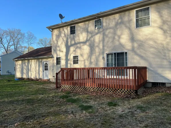 24 Elton Ct, Uncasville, CT 06382