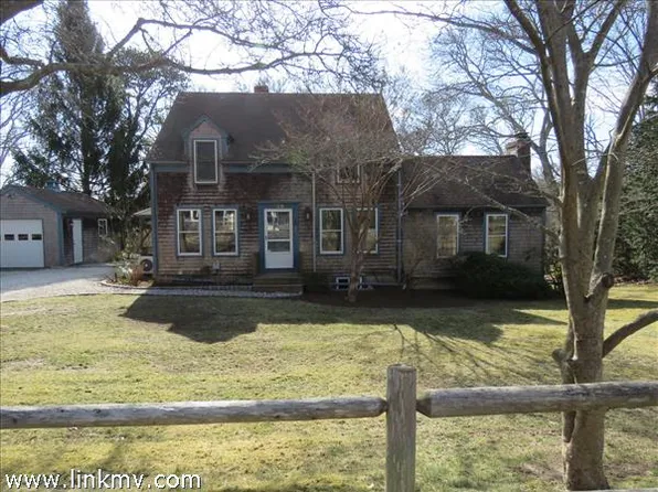 129 Dunham Ave, Tisbury, MA 02568