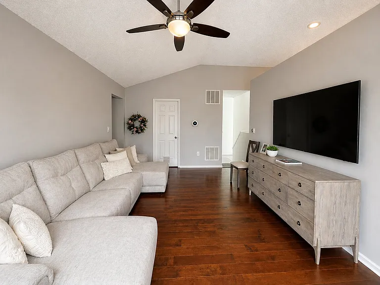 605 Magnolia Ln — Photo 8