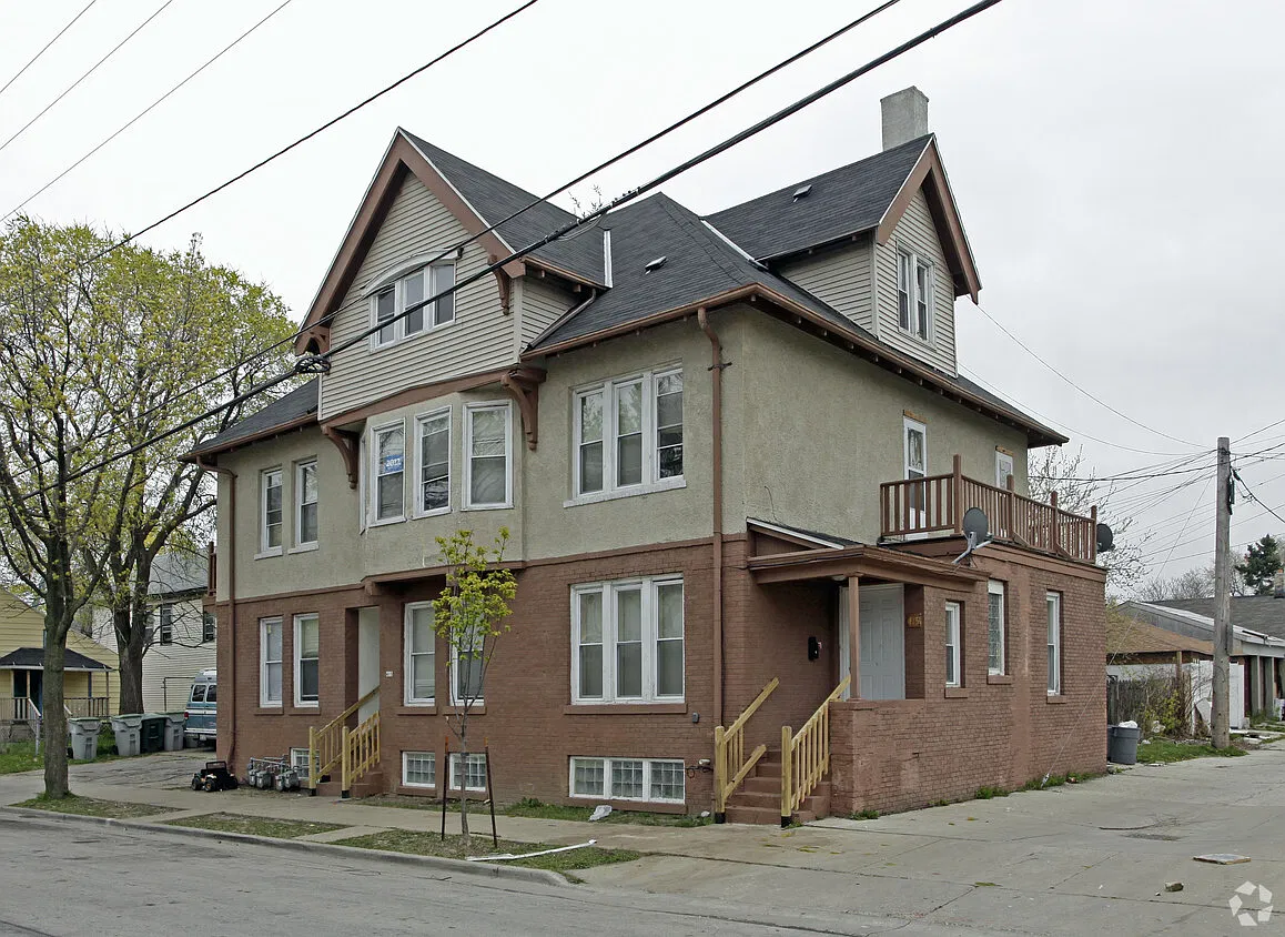 413-419 W Clarke St — Photo 1