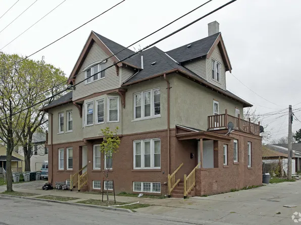 413-419 W Clarke St, Milwaukee, WI