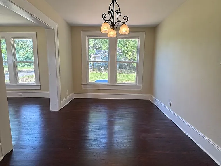 2134 Queens Hwy — Photo 9