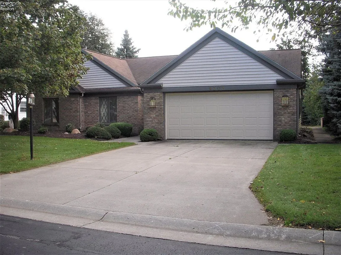 4308 Woodridge Dr photo 1