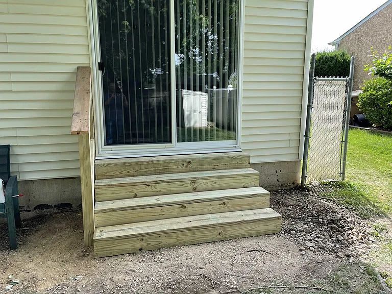 Rear Steps to Back Yard