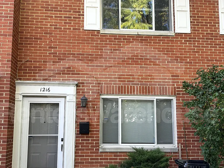 1216 Westview Ter — Photo 1