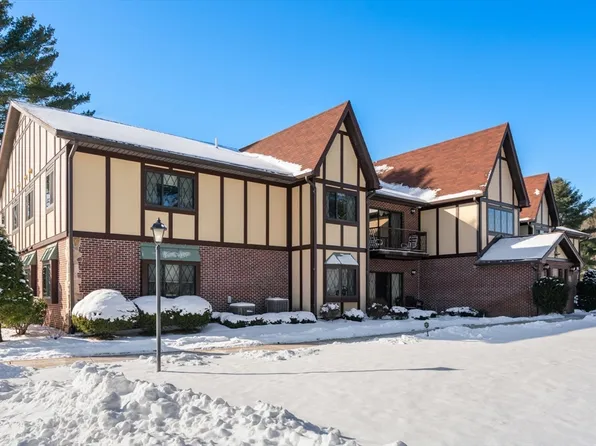 7 Rainbow Pond Dr APT 6, Walpole, MA 02081