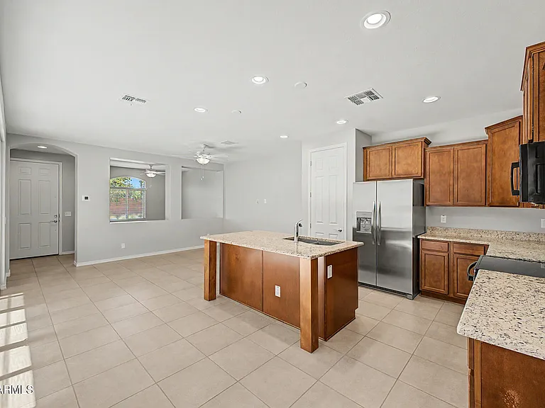 2511 S Entwistle St — Photo 6
