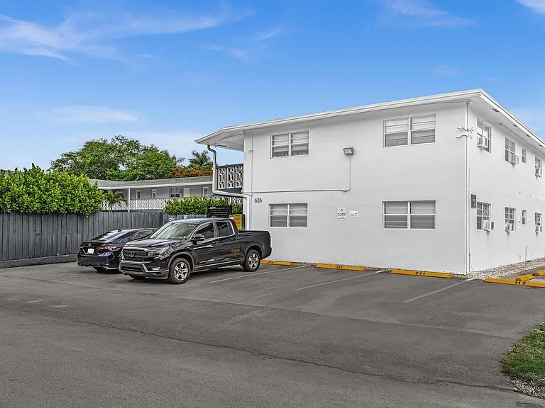 626 SW 14th Ave #102 — Photo 43