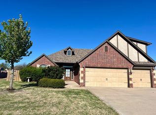 113 London Dr, Elgin, OK 73538