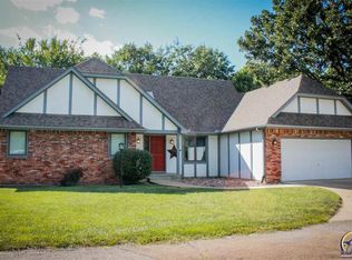 3323 SW Wanamaker Rd, Topeka, KS 66614