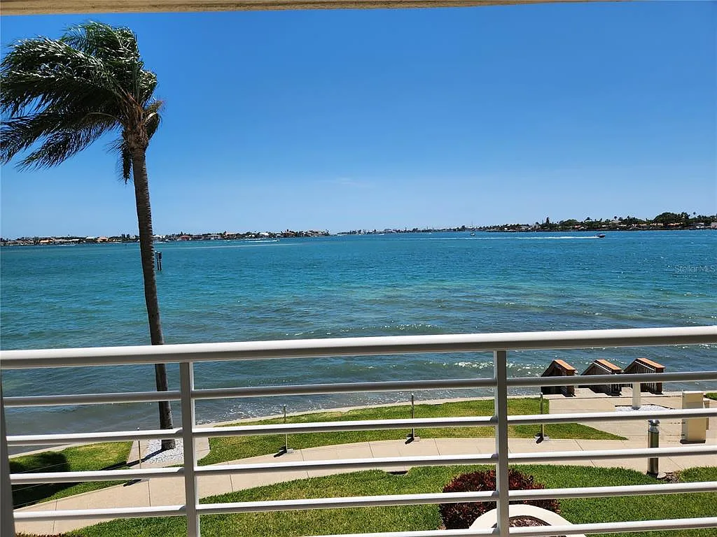 2 bed, 2.0 bath, 1185 sqft, $3,000 — Photo 1