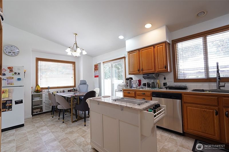 5th image of 1903 O Court SE